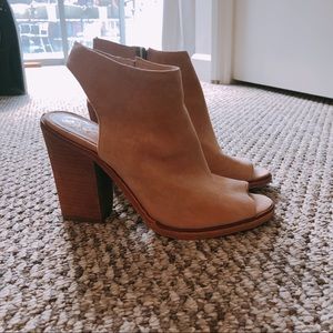 Vince Camuto Peep toe Booties
